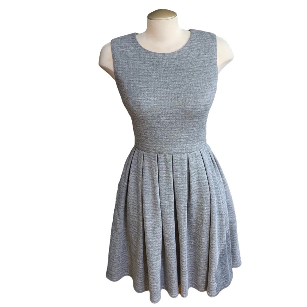 Aritzia Talula Gray Lined pleated Sleeveless Dress Size 4